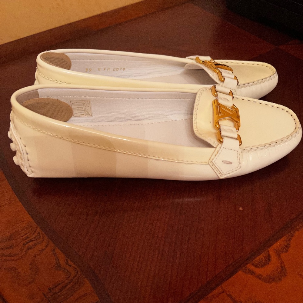 Shoes - Picture 2 of 4